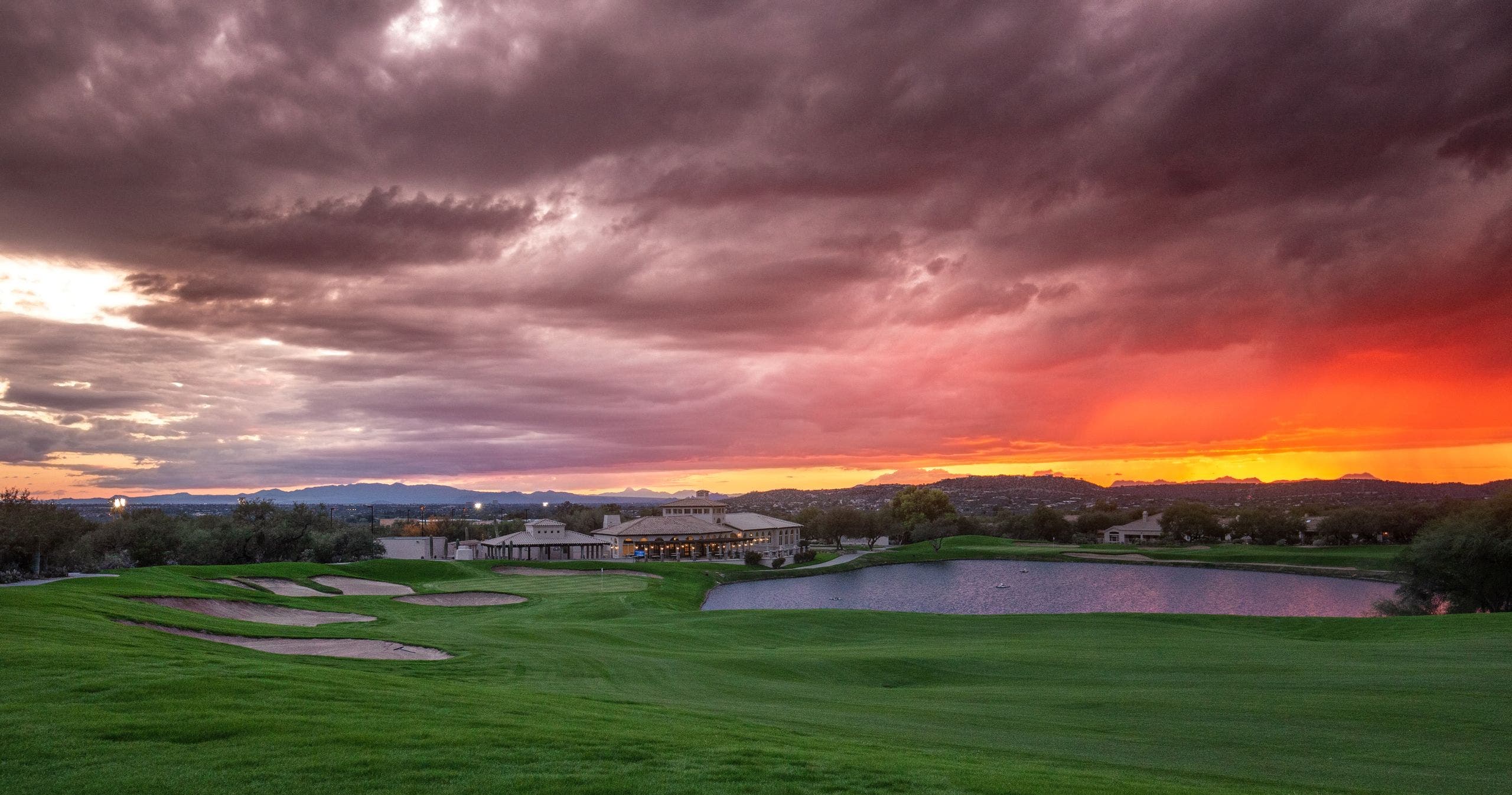 Landscape putting greens and fairway photo of the Arizona National Golf Club golf course