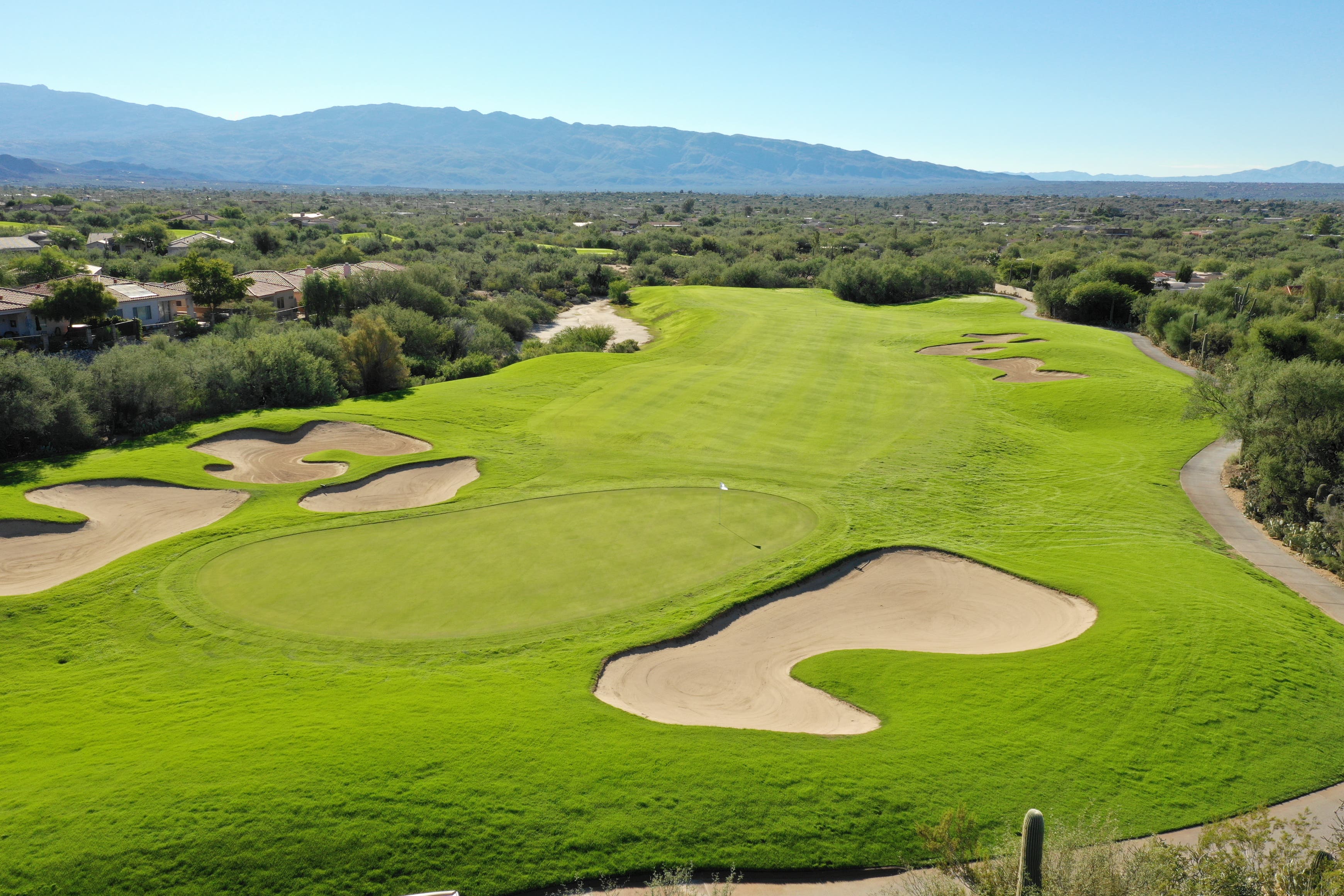Landscape putting greens and fairway photo of the Arizona National Golf Club golf course