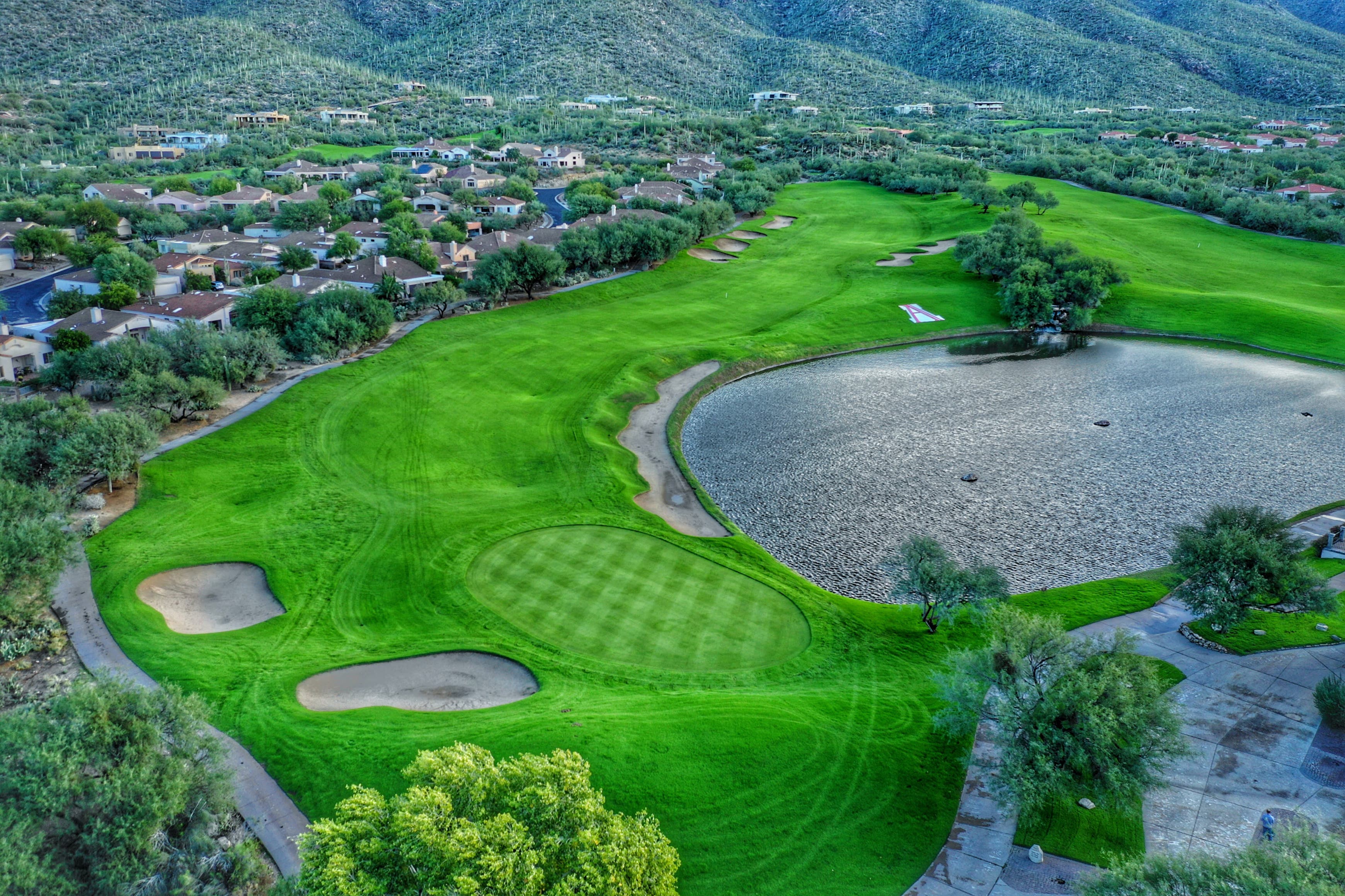 Landscape putting greens and fairway photo of the Arizona National Golf Club golf course