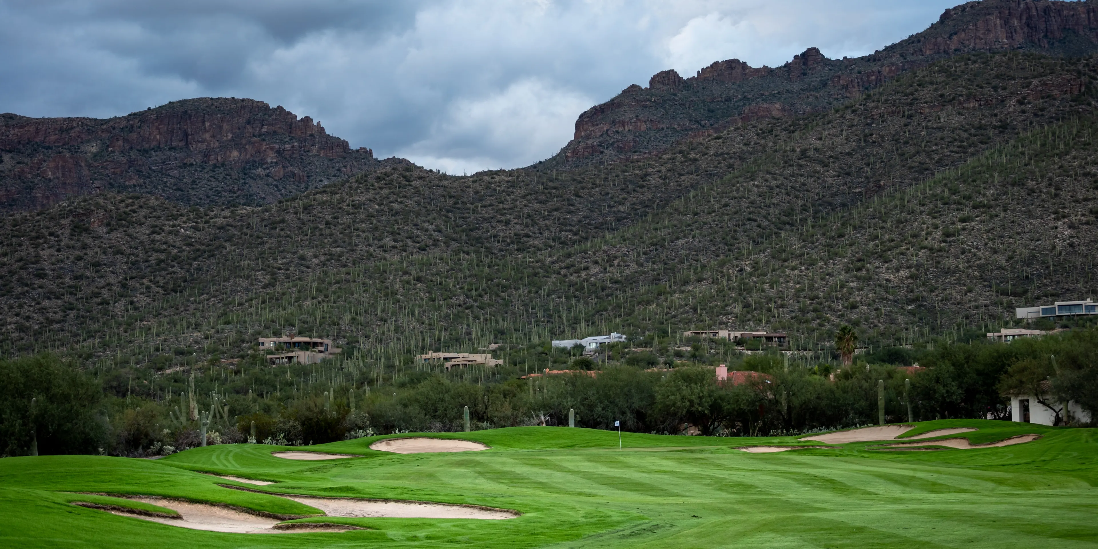 Landscape putting greens and fairway photo of the Arizona National Golf Club golf course