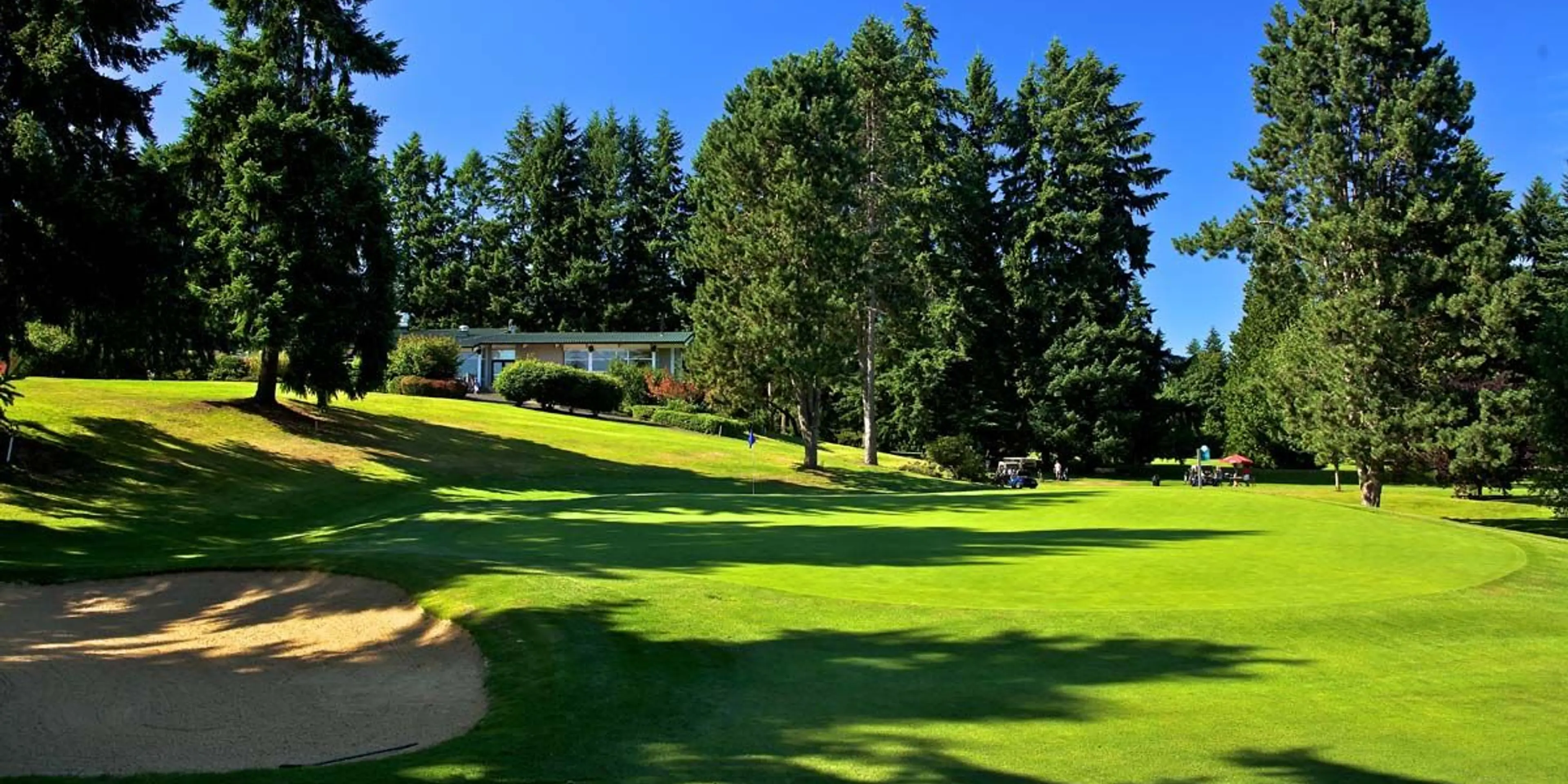 Landscape putting greens and fairway photo of the Bellevue Golf Course golf course