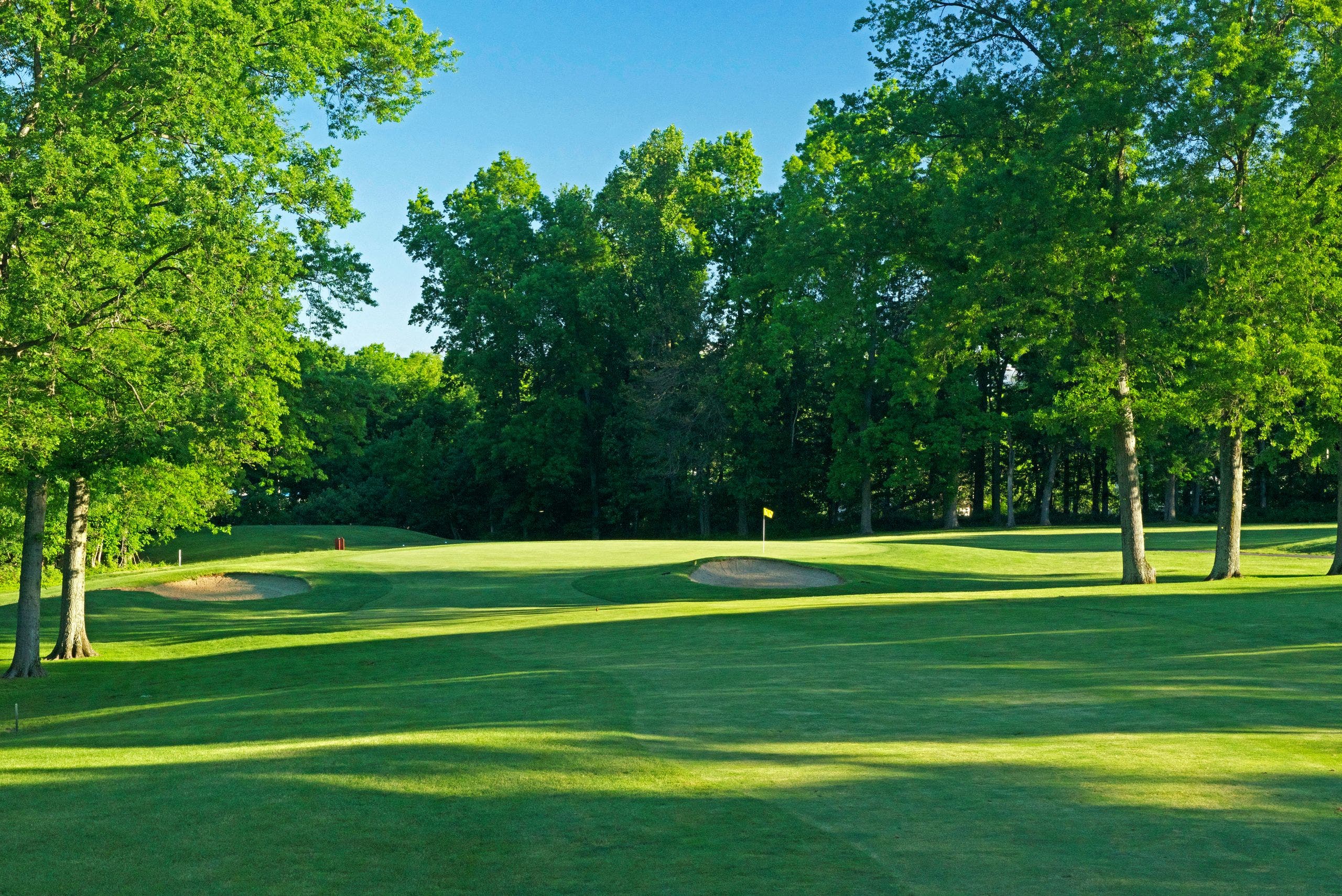 Landscape putting greens and fairway photo of the Broadacres Golf Course golf course