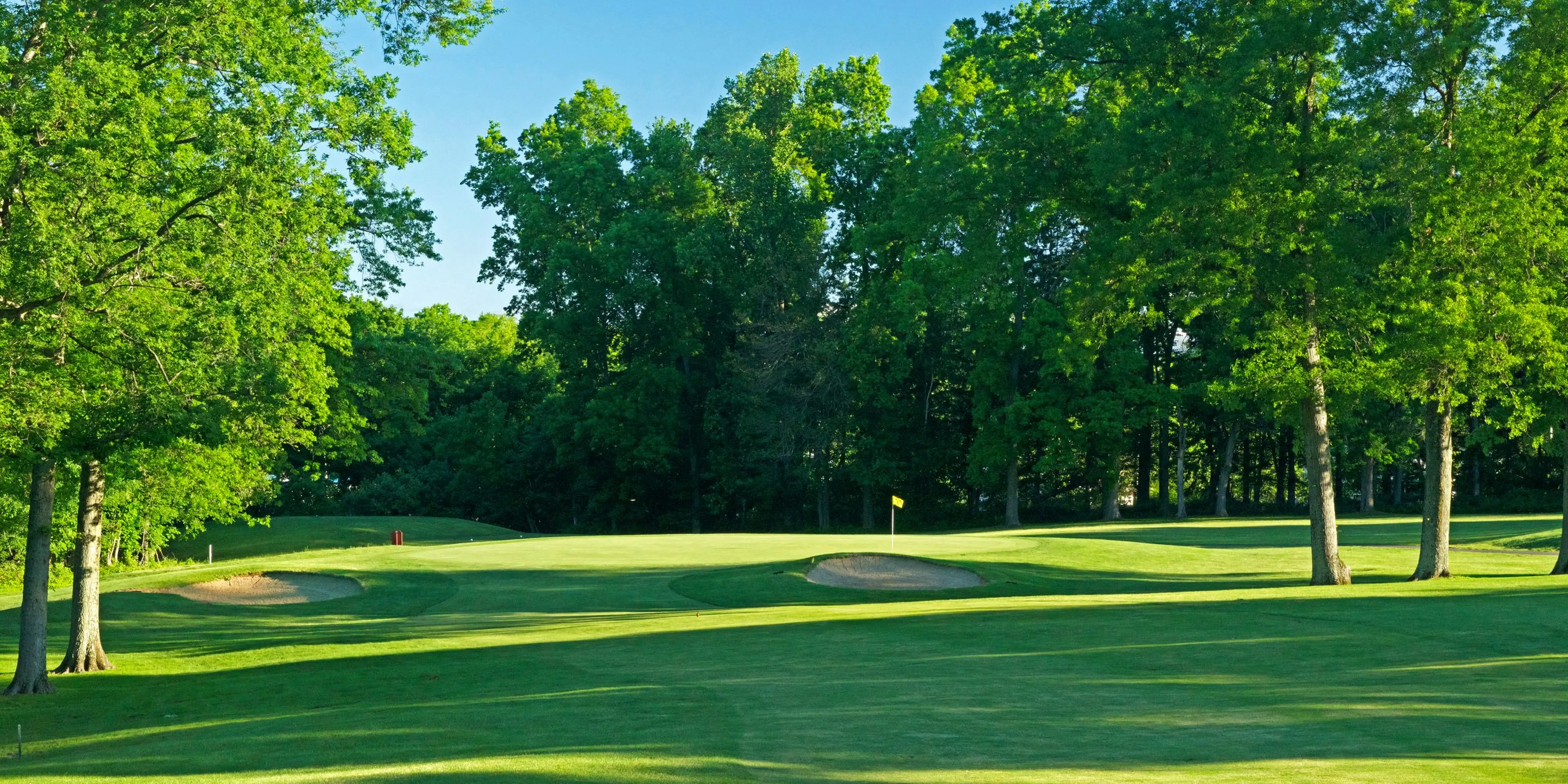 Landscape putting greens and fairway photo of the Broadacres Golf Course golf course
