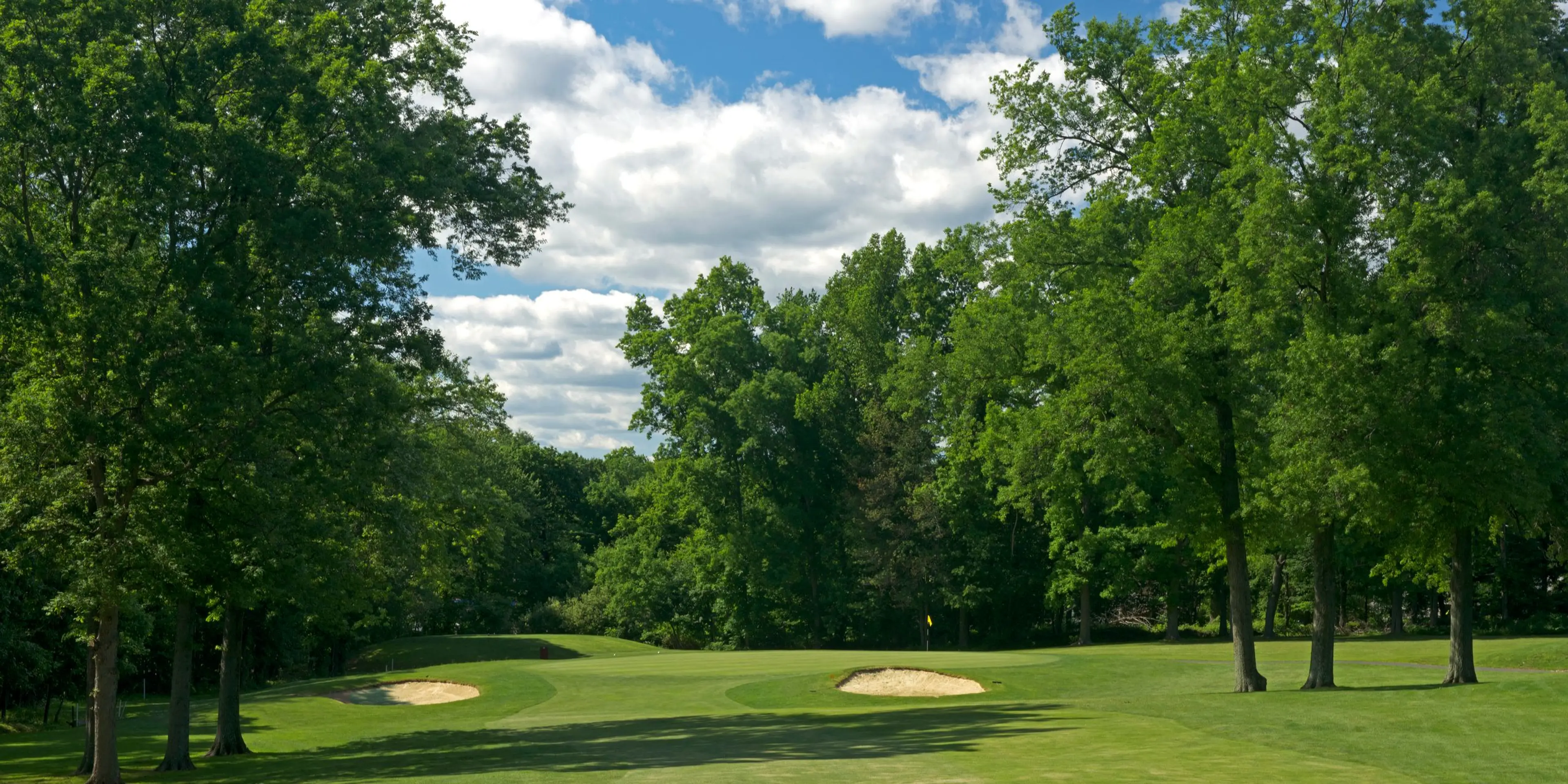 Landscape putting greens and fairway photo of the Broadacres Golf Course golf course