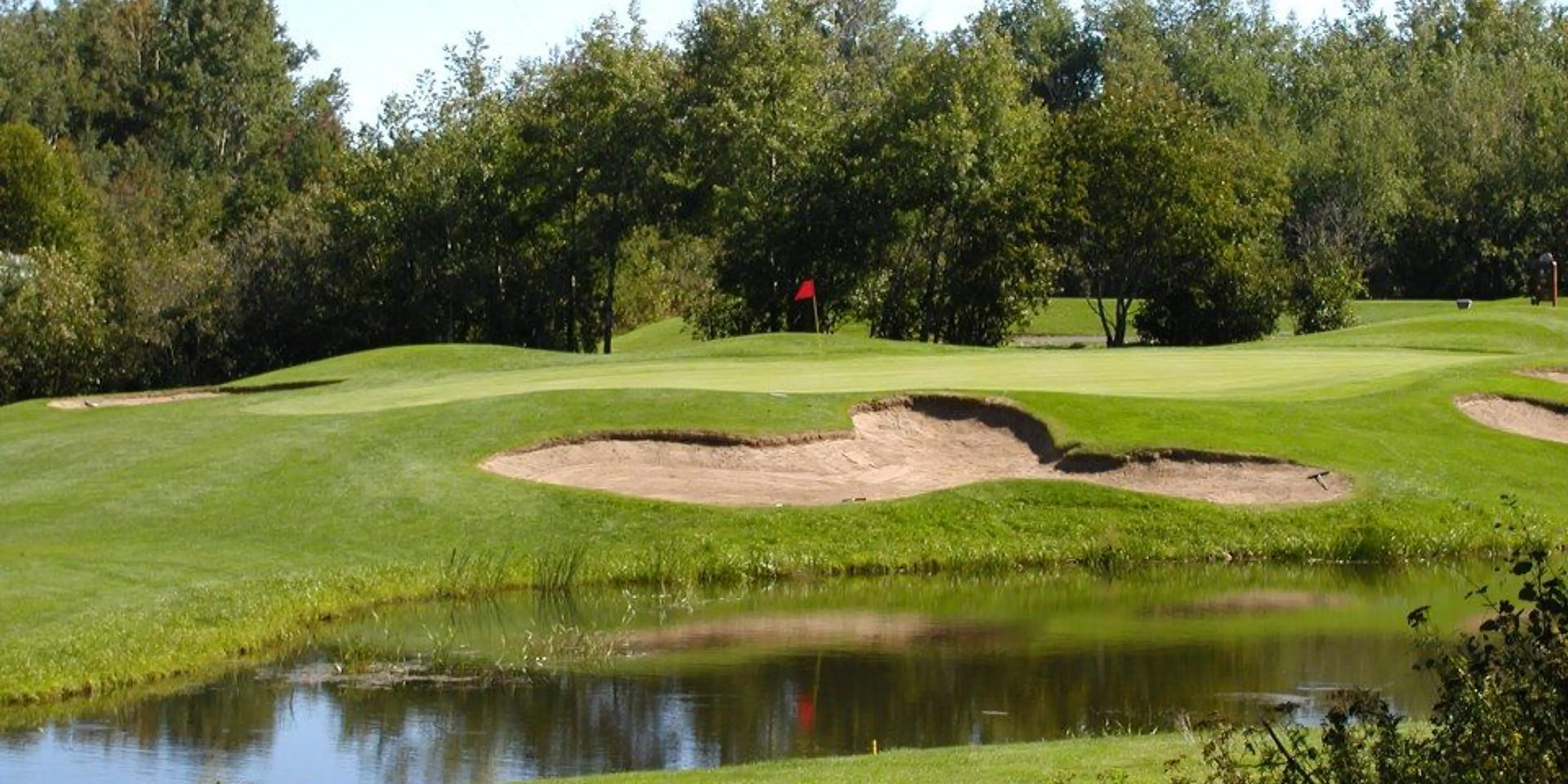 Landscape putting greens and fairway photo of the Enger Park Golf Course golf course