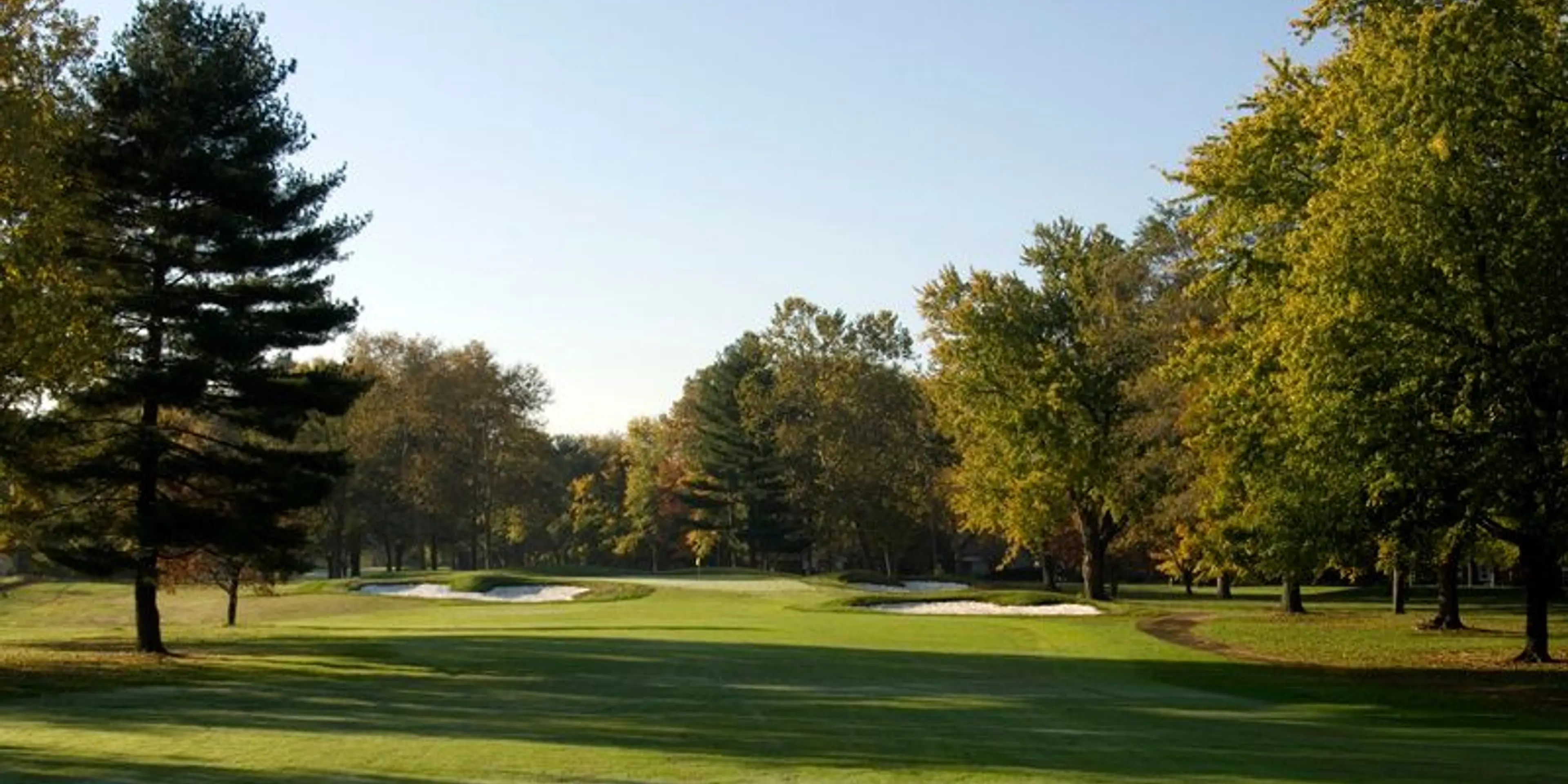Landscape putting greens and fairway photo of the Garrisons Lake Golf Club golf course