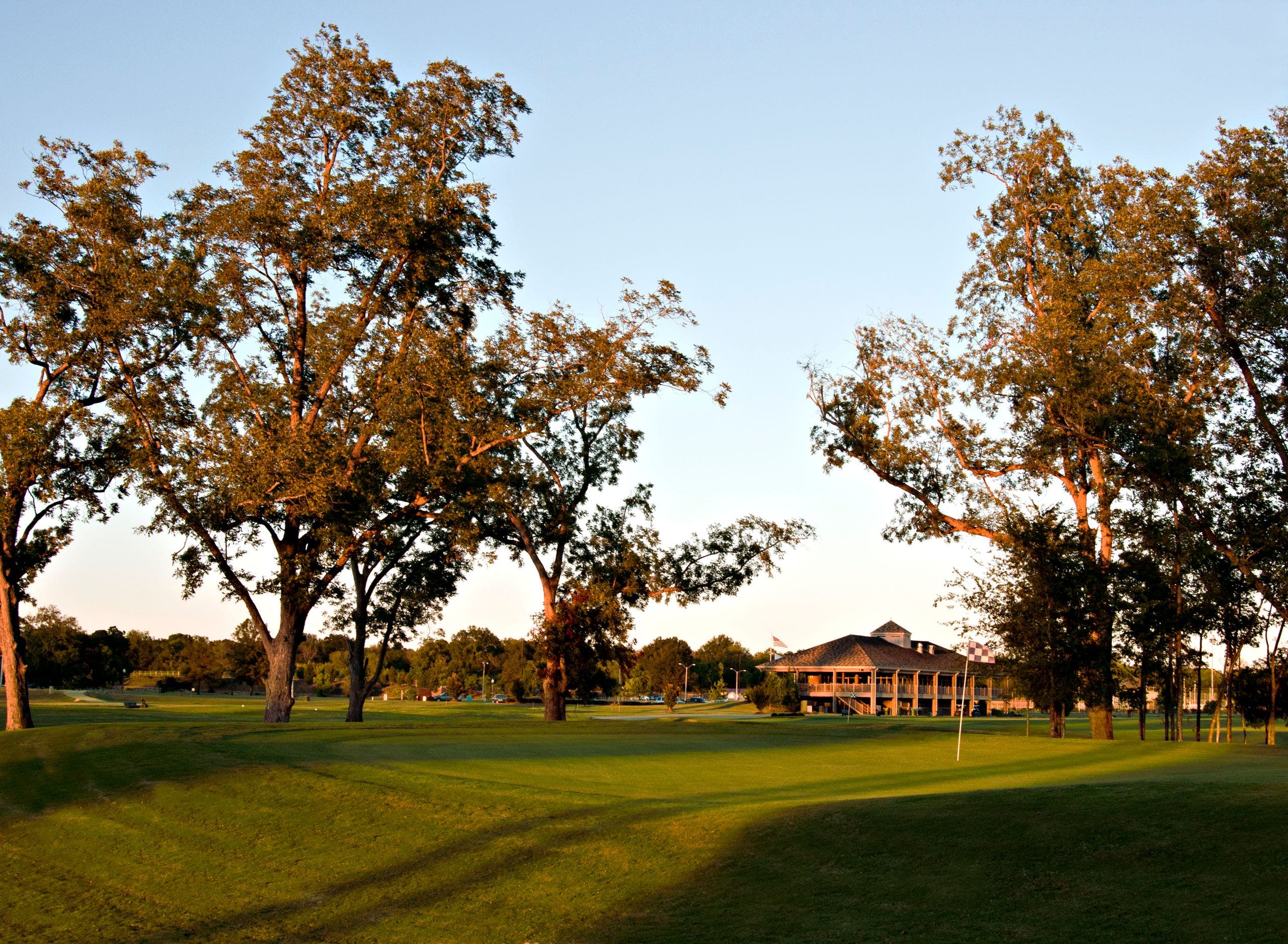 Landscape putting greens and fairway photo of the Gateway Park Golf Course golf course