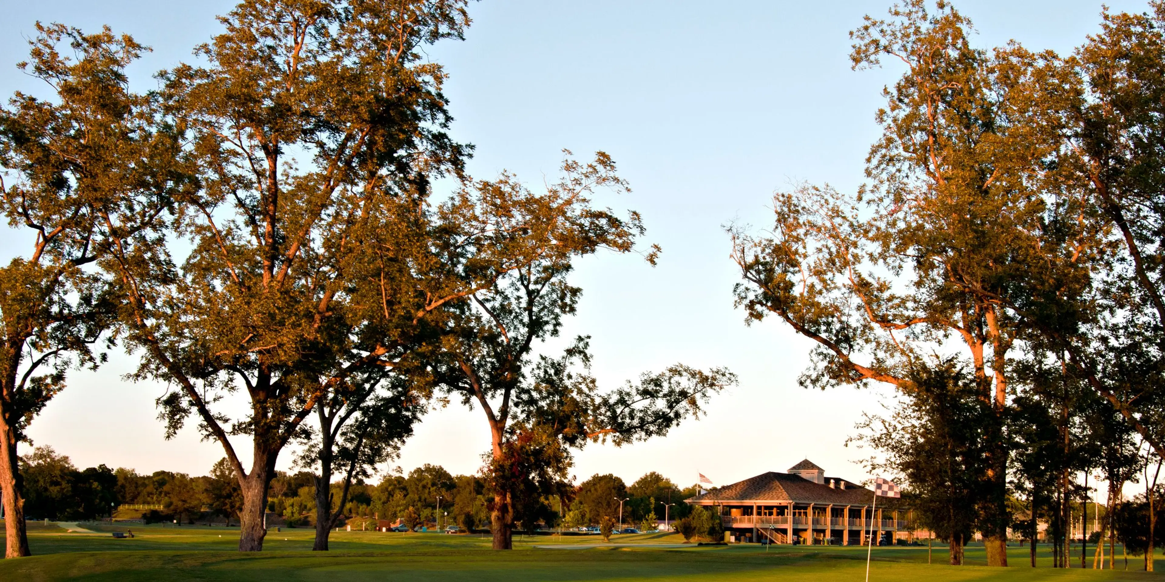 Landscape putting greens and fairway photo of the Gateway Park Golf Course golf course