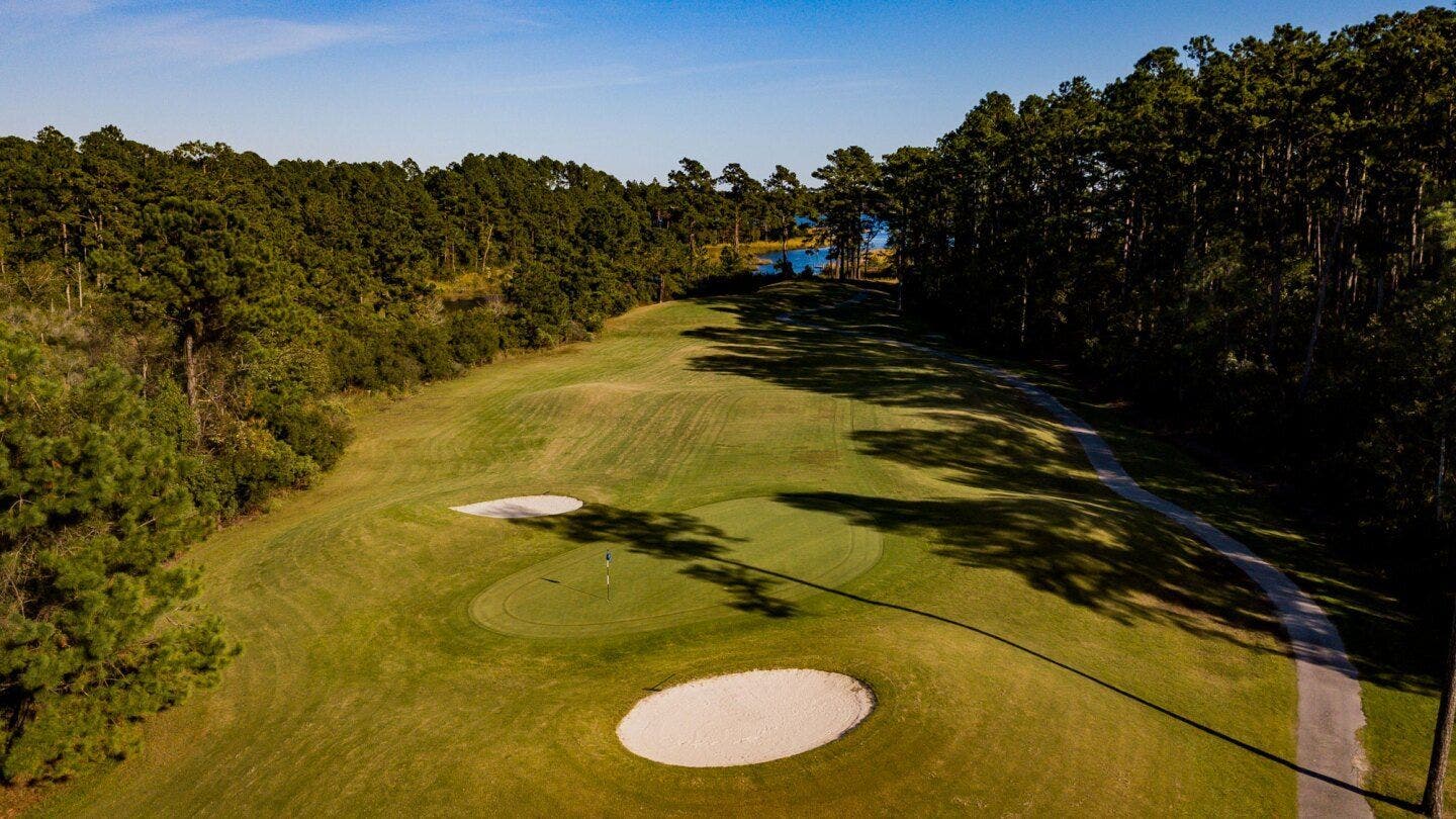 Landscape putting greens and fairway photo of the Harbour Pointe Golf Club golf course