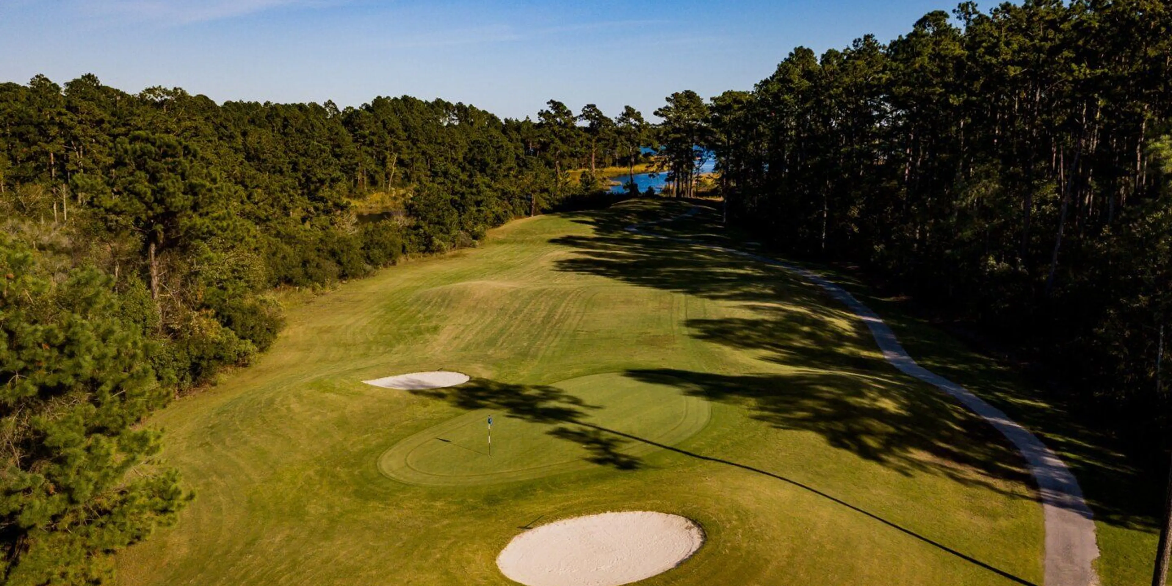 Landscape putting greens and fairway photo of the Harbour Pointe Golf Club golf course