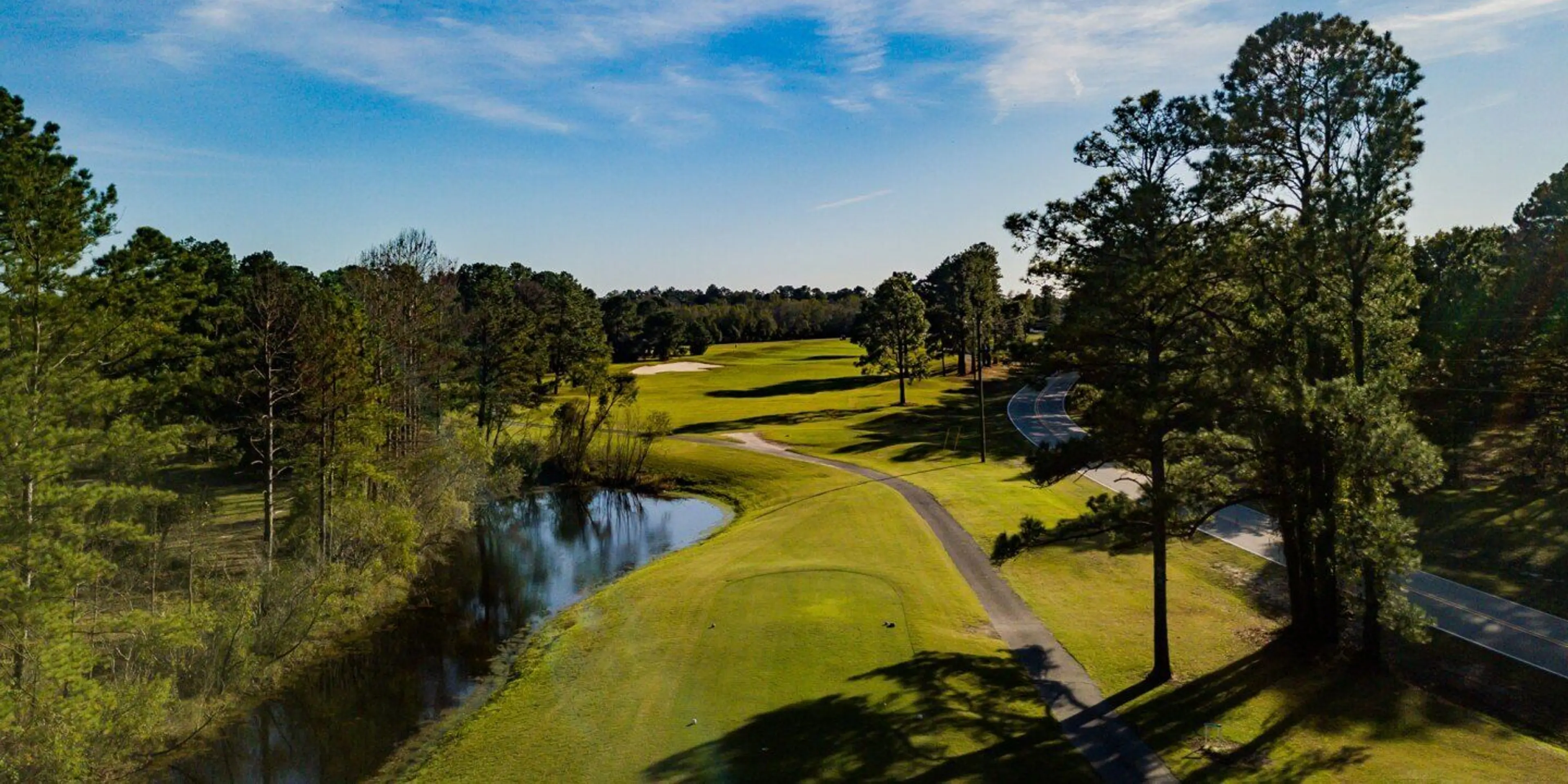 Landscape putting greens and fairway photo of the Harbour Pointe Golf Club golf course