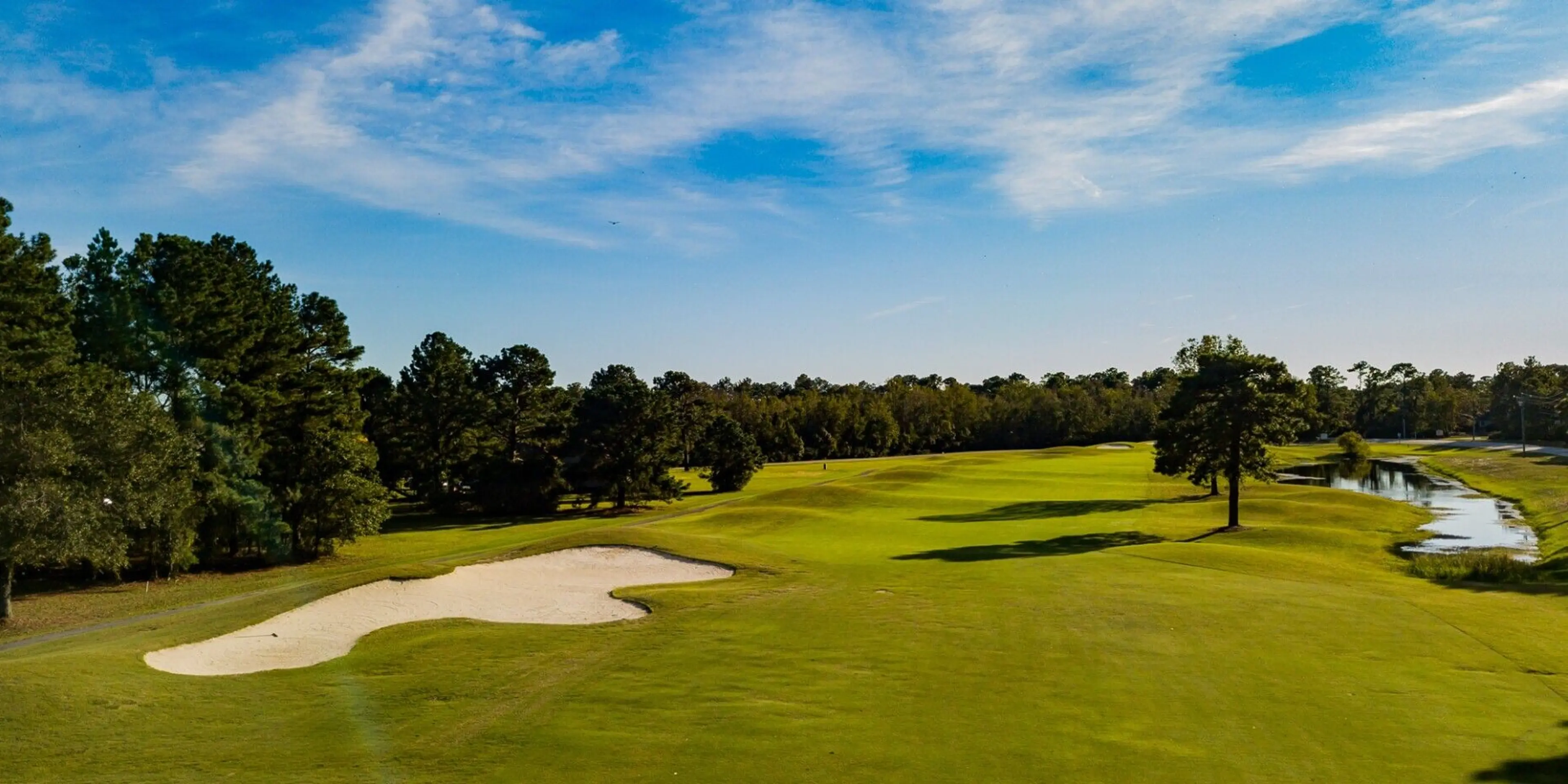 Landscape putting greens and fairway photo of the Harbour Pointe Golf Club golf course
