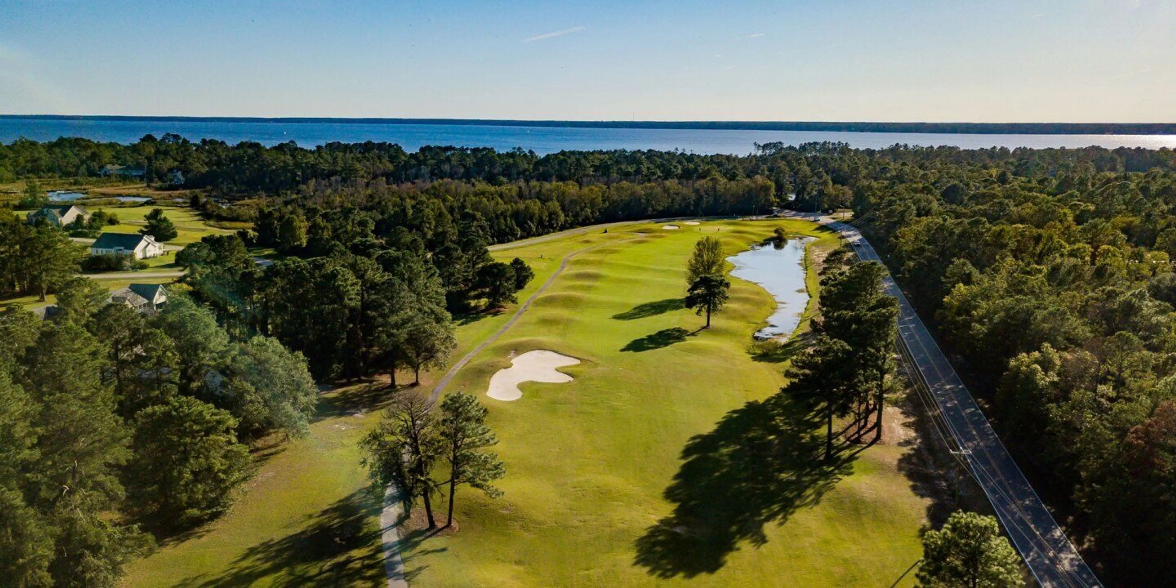 Landscape putting greens and fairway photo of the Harbour Pointe Golf Club golf course