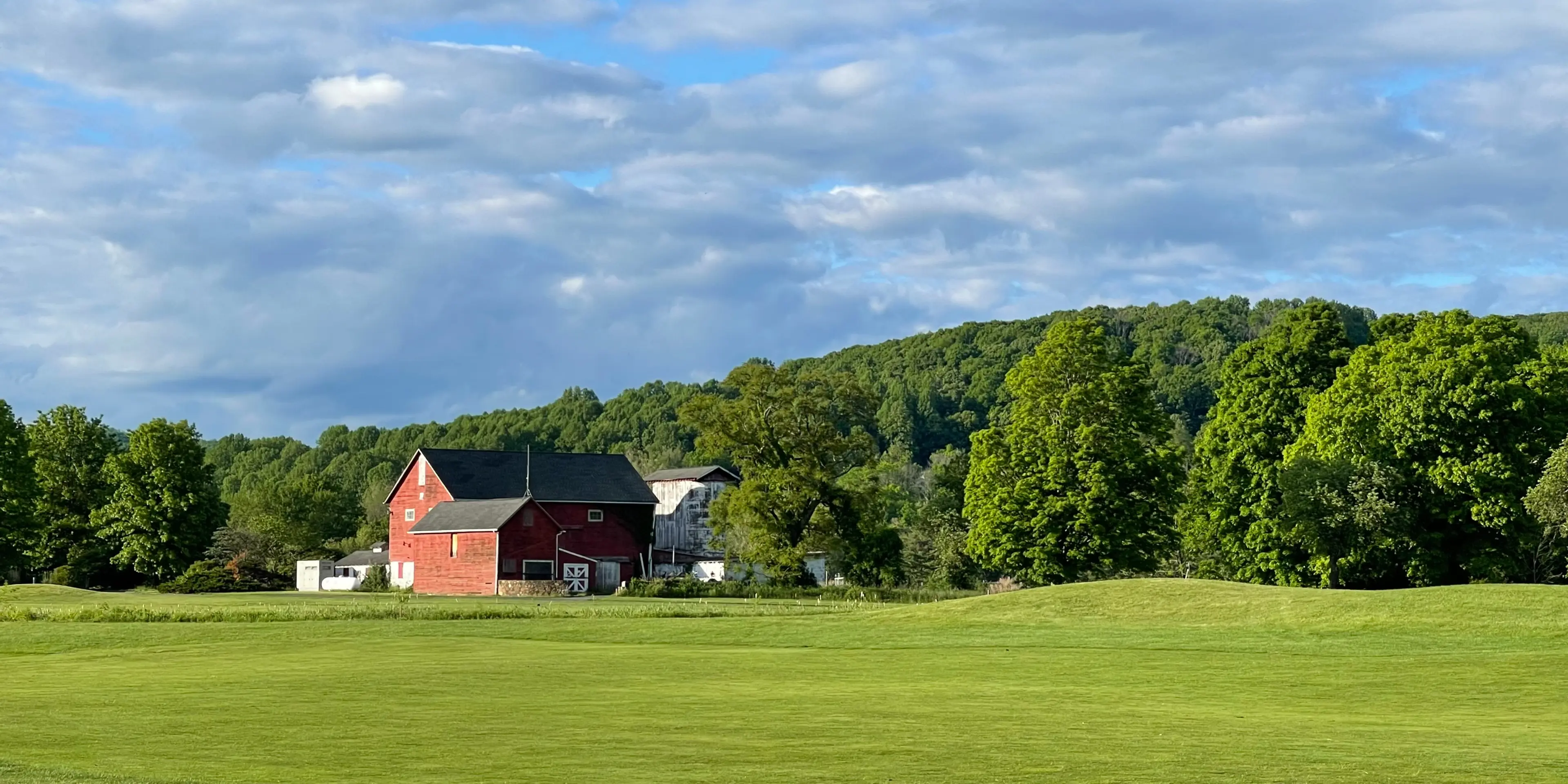 Landscape putting greens and fairway photo of the High Bridge Hills Golf Club golf course