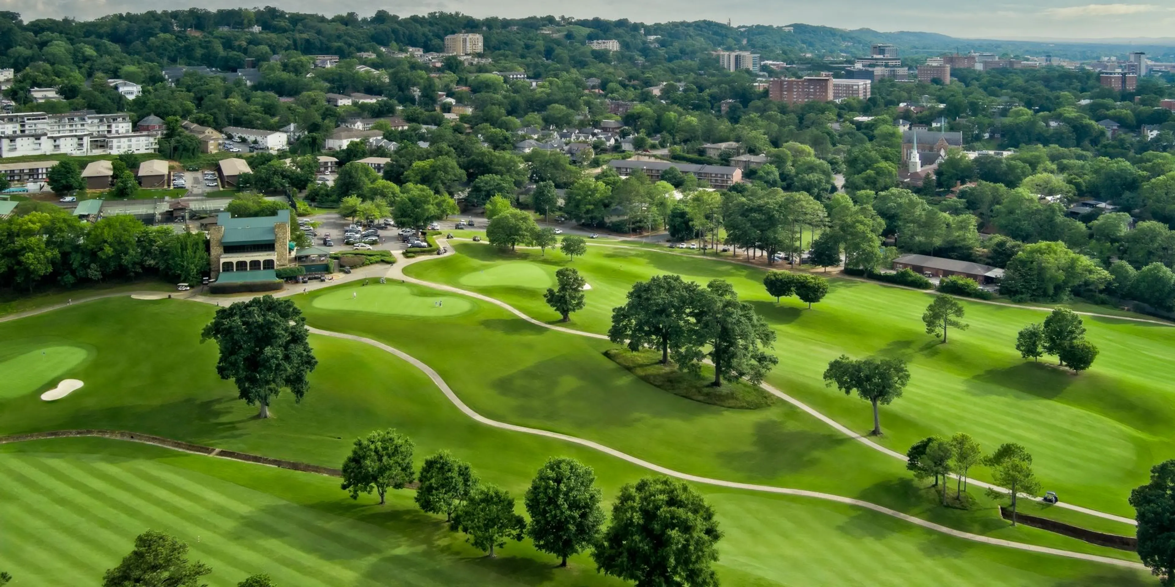 Landscape putting greens and fairway photo of the Highland Park Golf Course golf course
