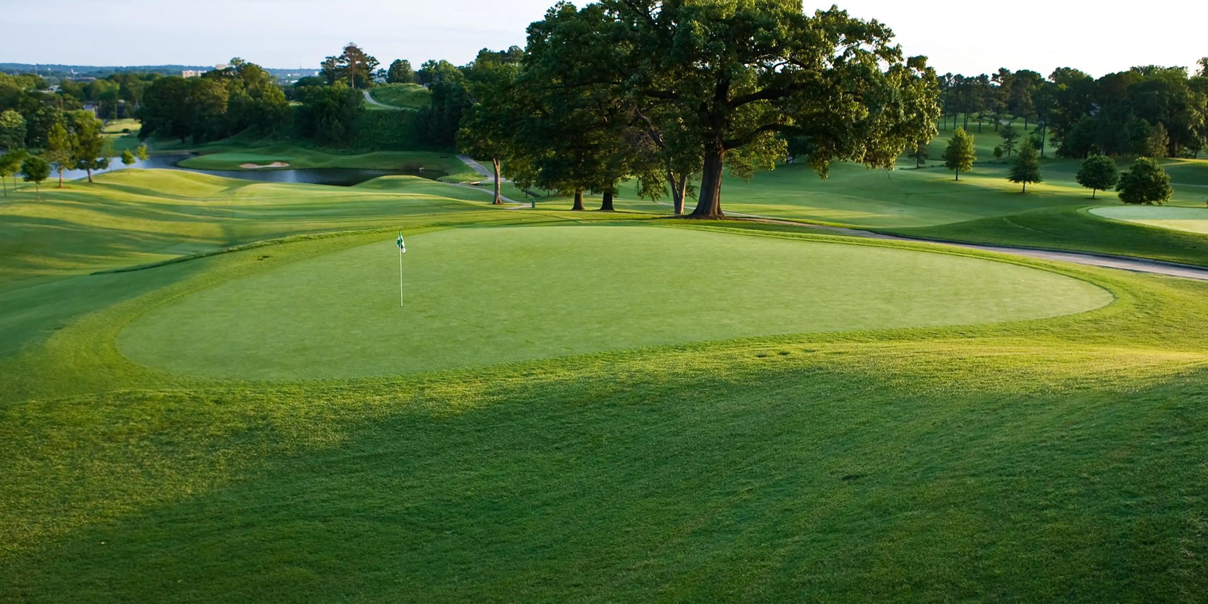 Landscape putting greens and fairway photo of the Highland Park Golf Course golf course