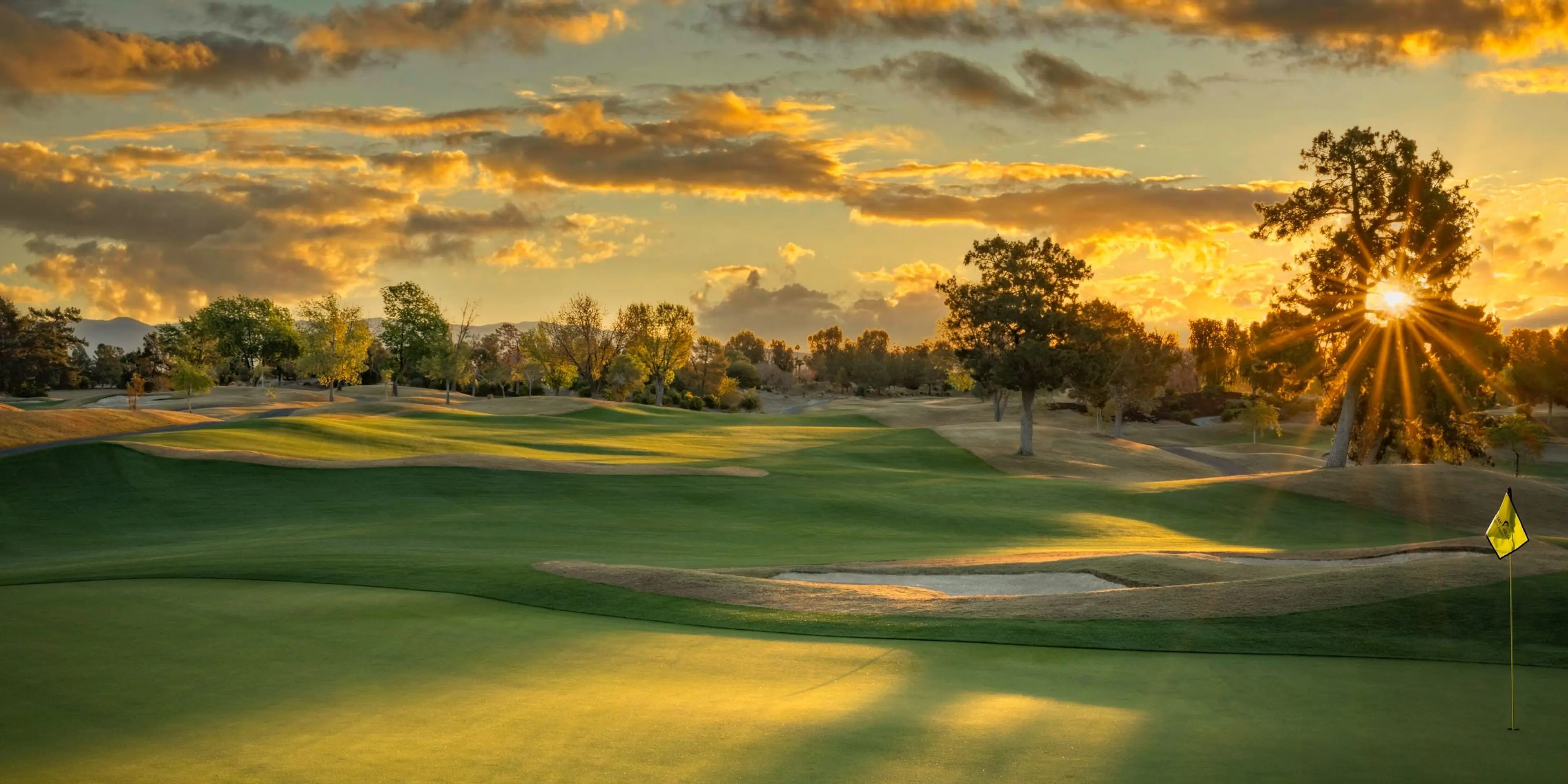 Landscape putting greens and fairway photo of the Indian Wells Golf Resort golf course