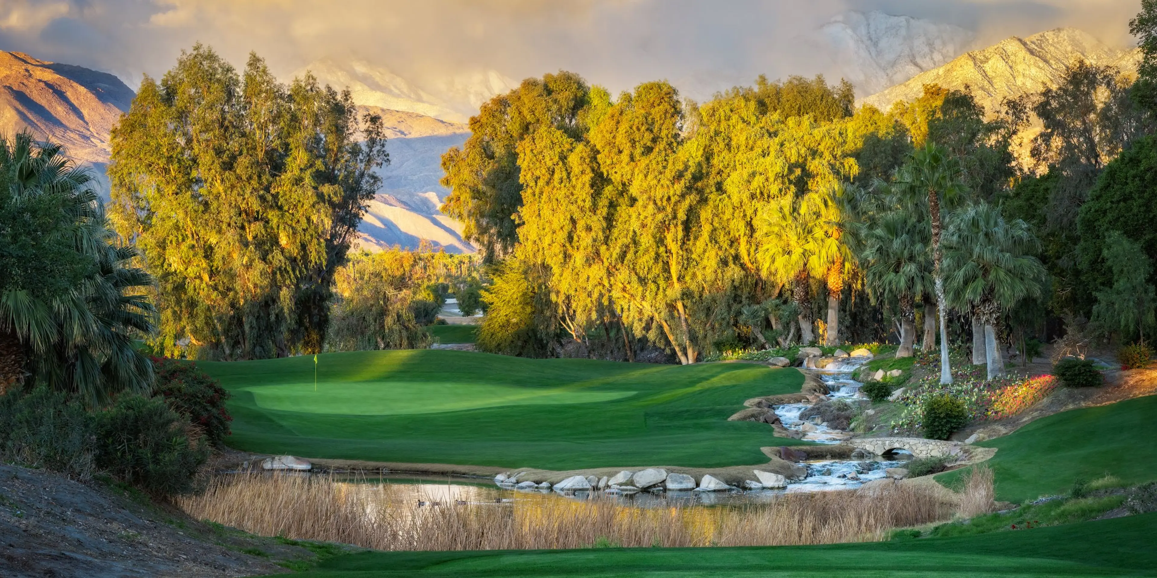 Landscape putting greens and fairway photo of the Indian Wells Golf Resort golf course