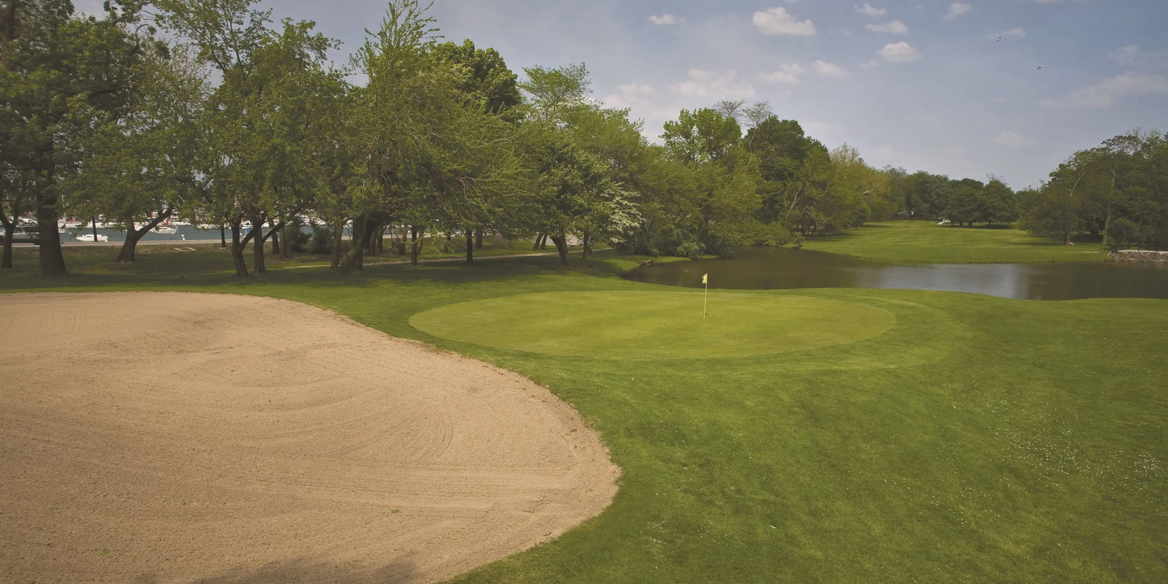 Landscape putting greens and fairway photo of the Jackson Park Golf Course - Chicago golf course