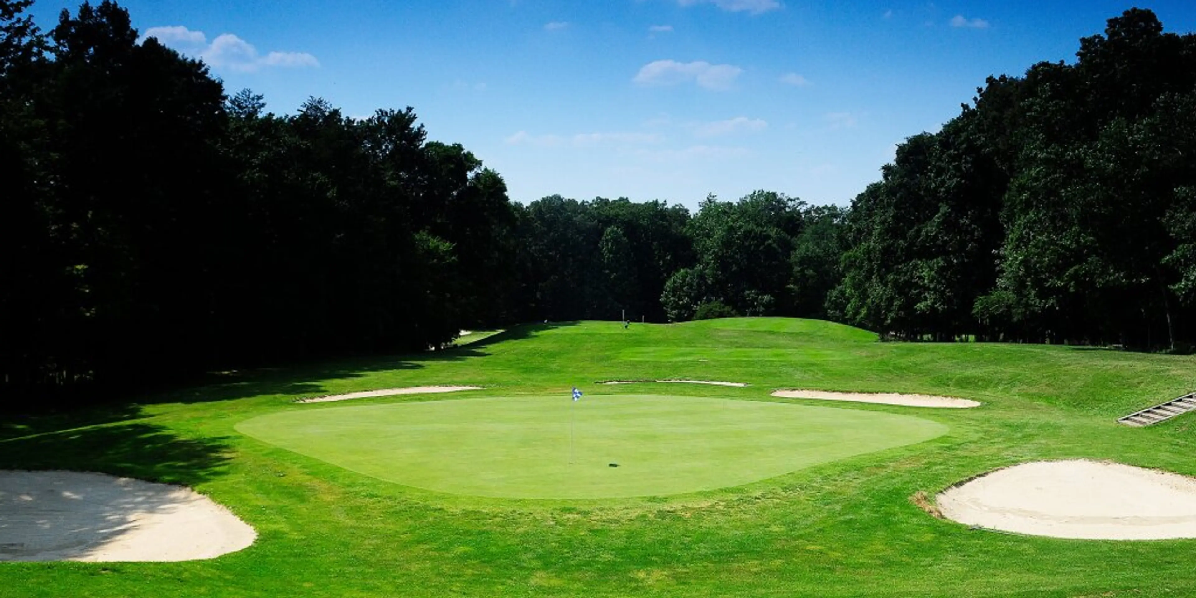 Landscape putting greens and fairway photo of the Lake Ridge Golf Course golf course