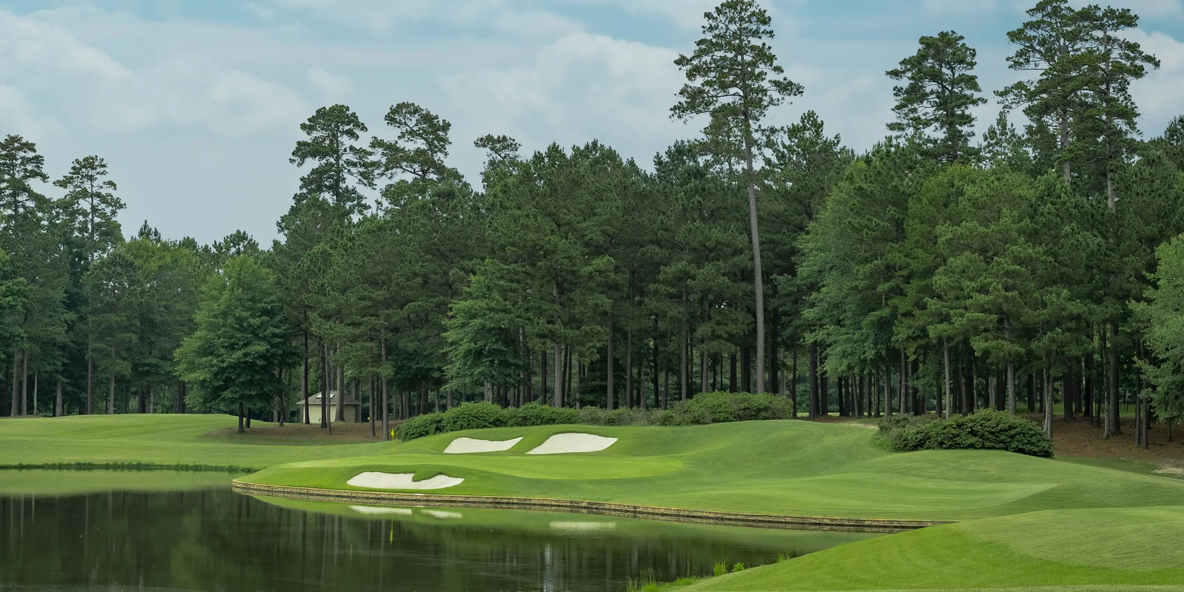 Landscape putting greens and fairway photo of the Mystic Creek Golf Club golf course