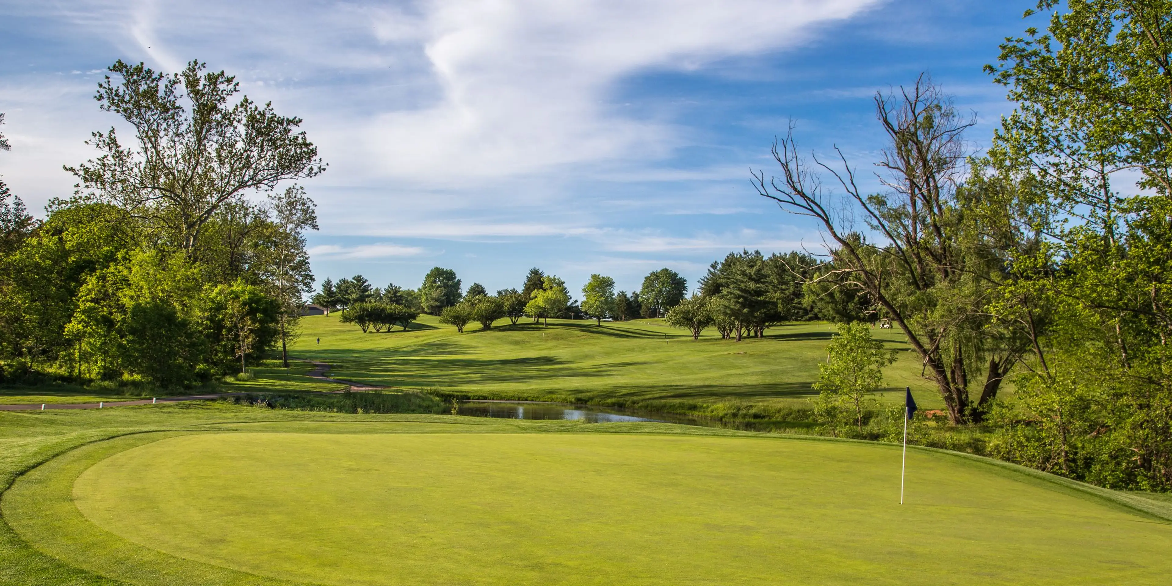 Landscape putting greens and fairway photo of the Prince William Golf Course golf course