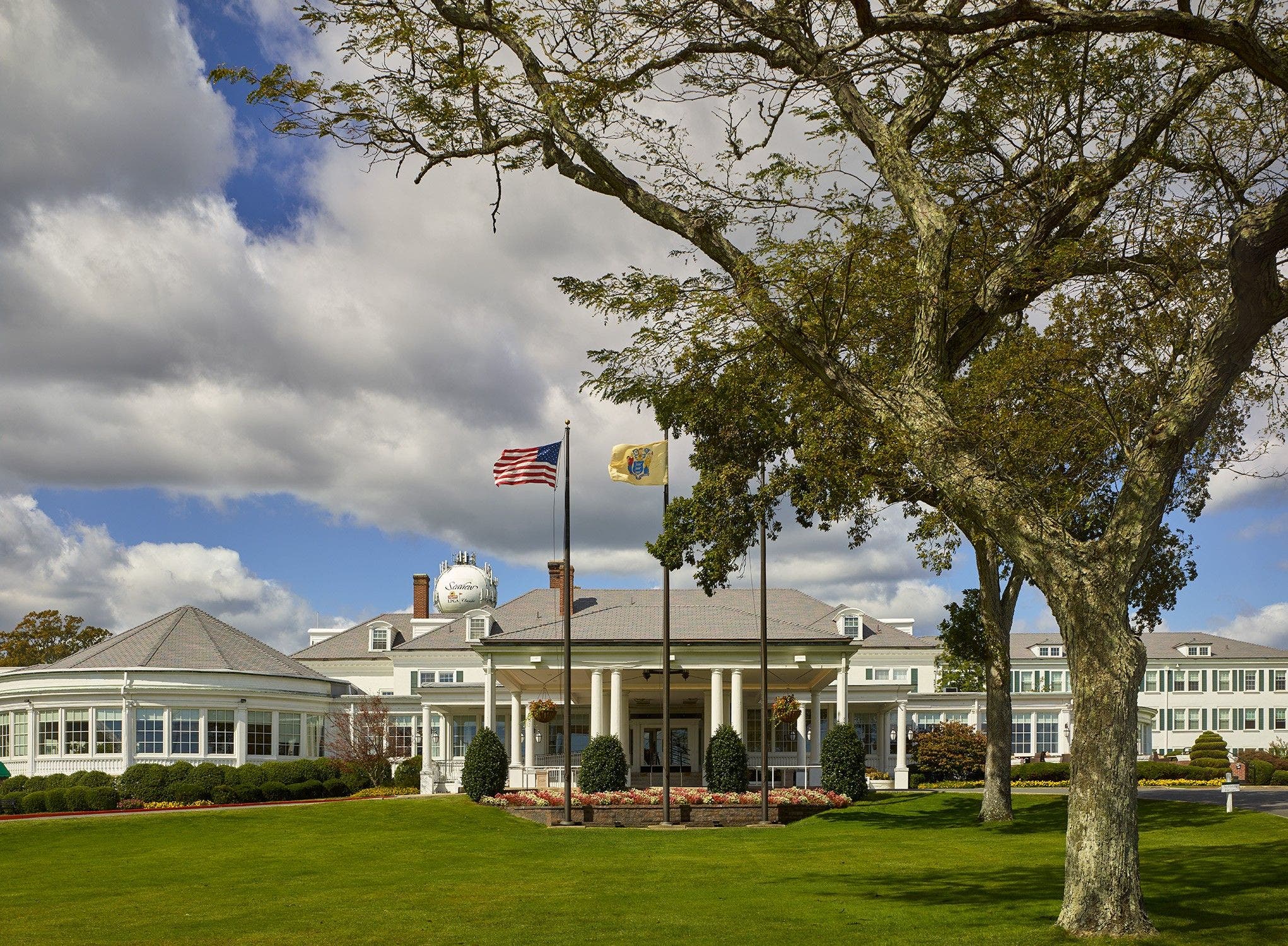 Landscape putting greens and fairway photo of the Seaview Hotel and Golf Club golf course