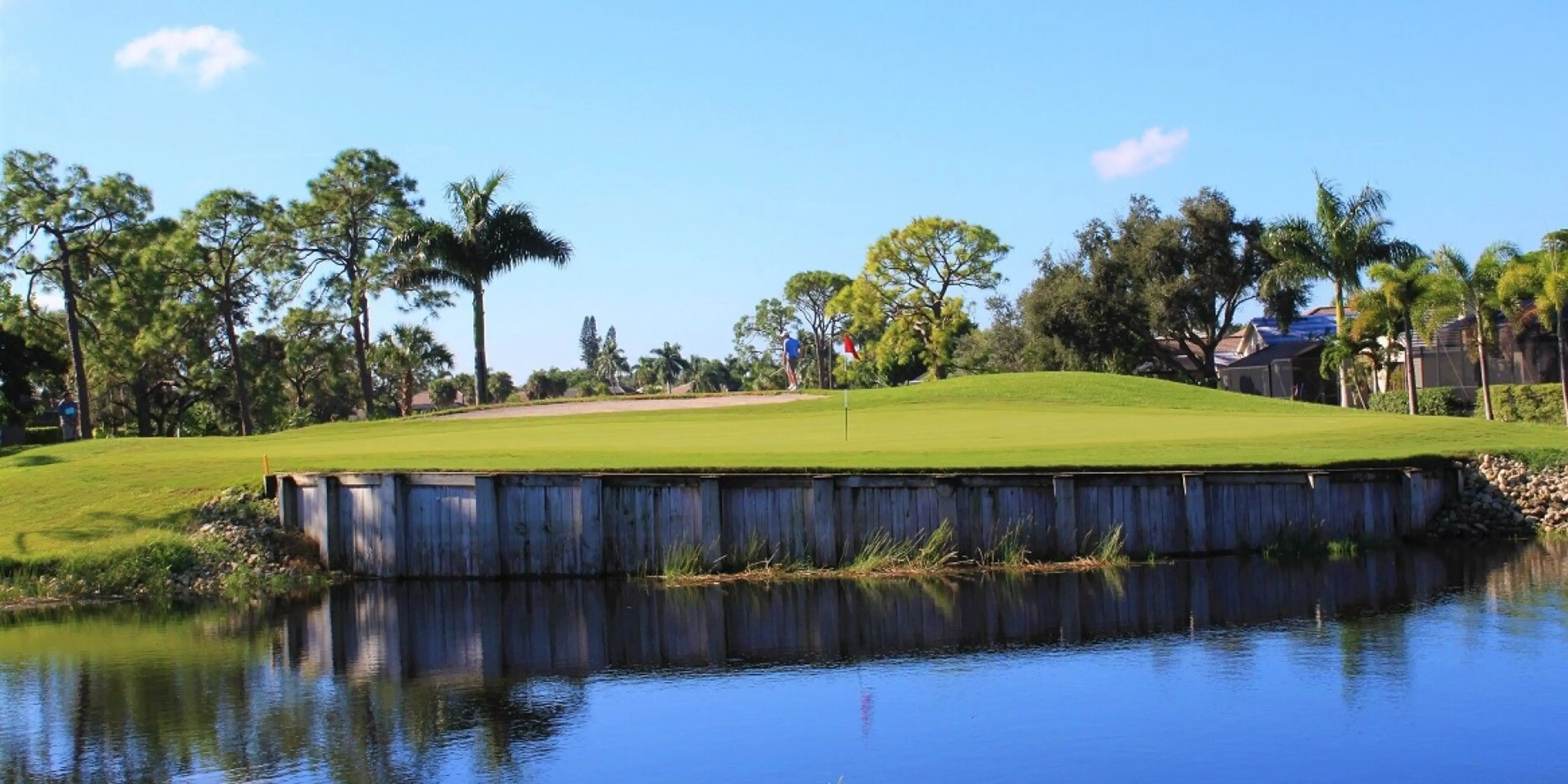 Landscape putting greens and fairway photo of the Spanish Wells Golf and Country Club golf course