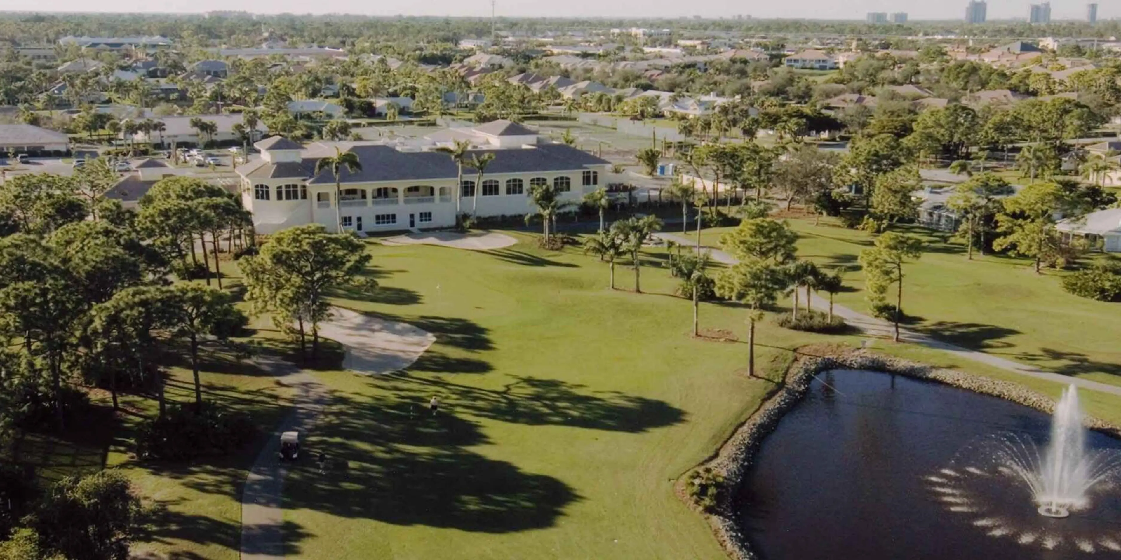 Landscape putting greens and fairway photo of the Spanish Wells Golf and Country Club golf course
