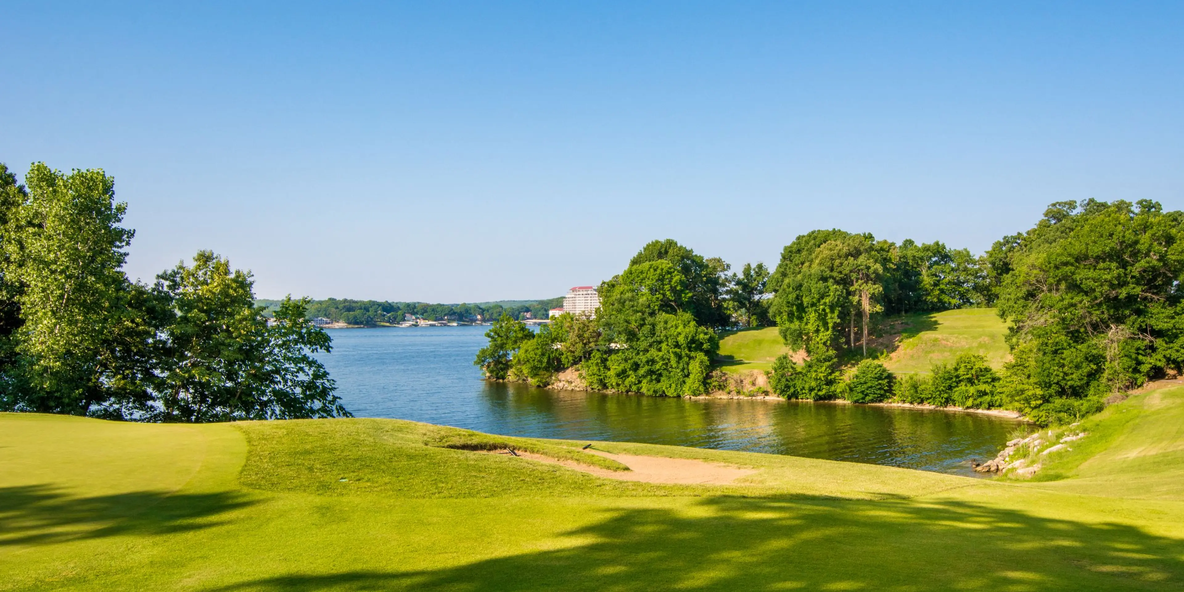 Landscape putting greens and fairway photo of the The Lodge of Four Seasons golf course