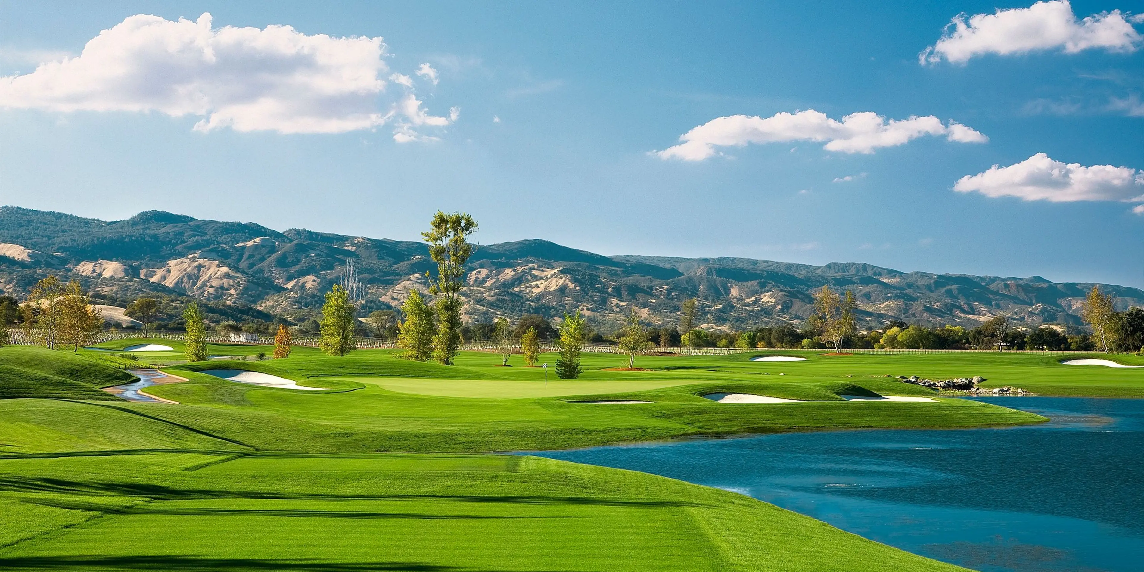 Landscape putting greens and fairway photo of the Yocha Dehe Golf Club golf course
